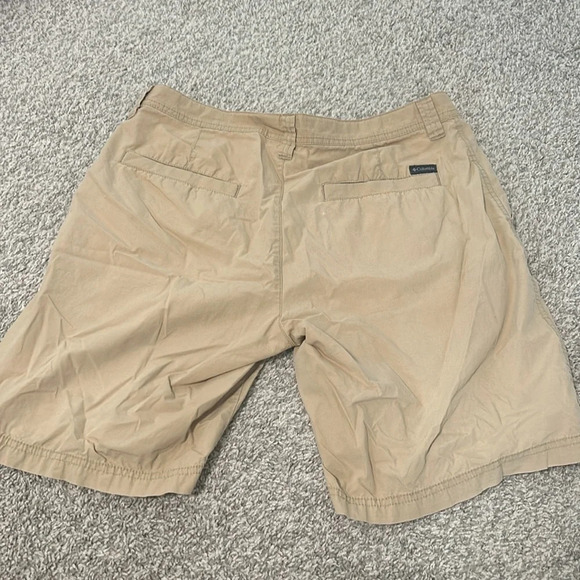 Columbia khaki shorts - Picture 5 of 8